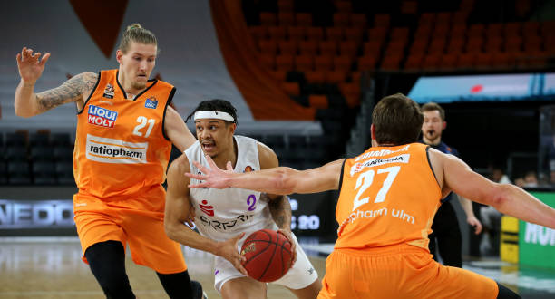 球队化解危 球队化解危